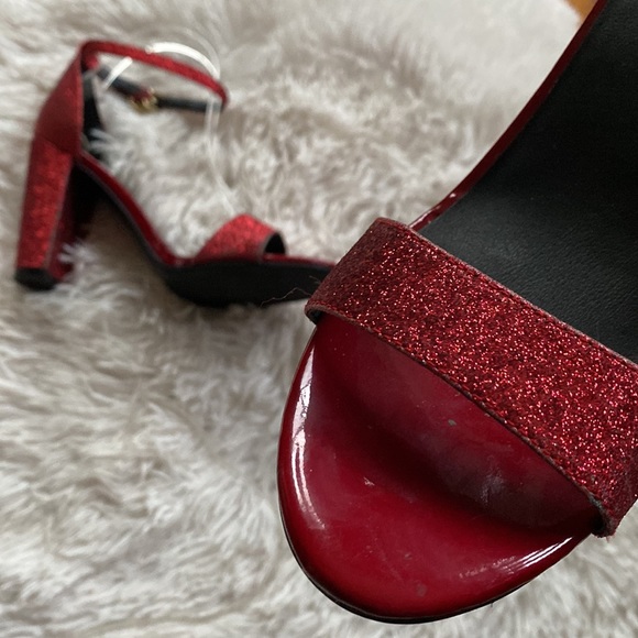 Womens Sz 7.5M red low stacked heel strap ankle wrapped glitter party sandals - Picture 10 of 13